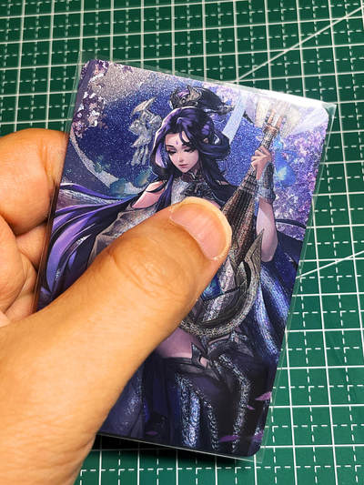 显眼宝35期 佣金1起 10月29日晚20:30截拍  - 小浣熊卡牌   魔改系列     李师师艺术卡  共1张   粗闪彩工艺  小卡尺寸  60*87