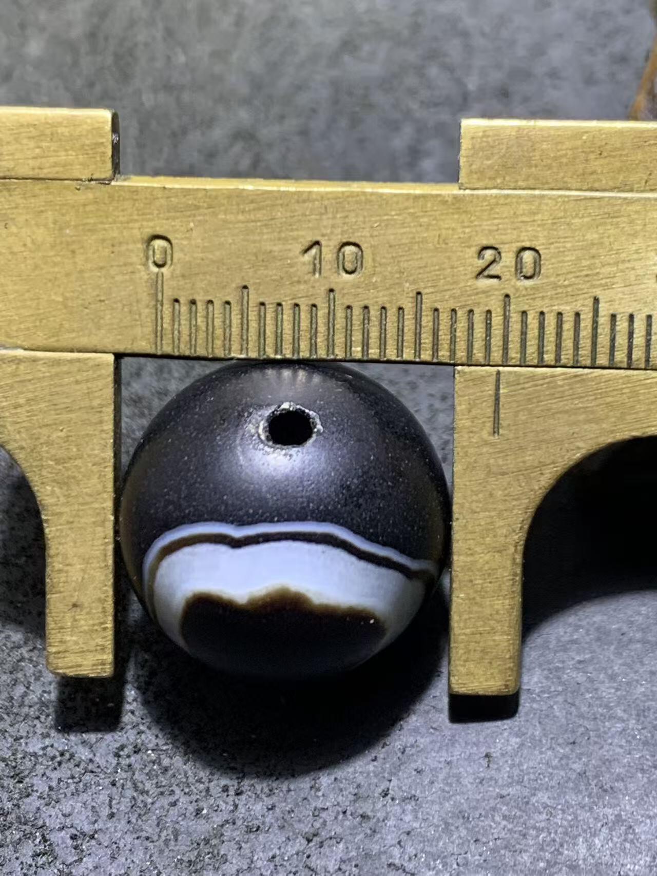 精美亚光冰飘天眼纹药师玛瑙随形圆珠一个，