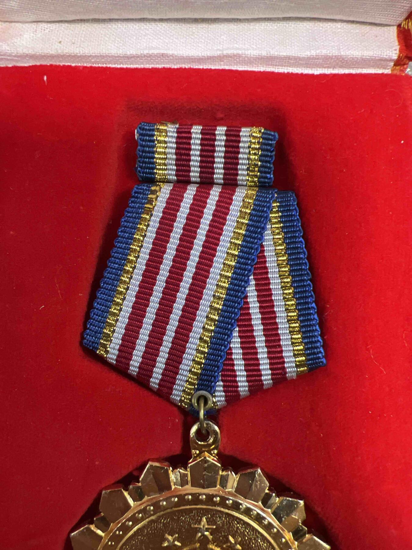 真品毛主席像章纪念章 真品像章、纪念章