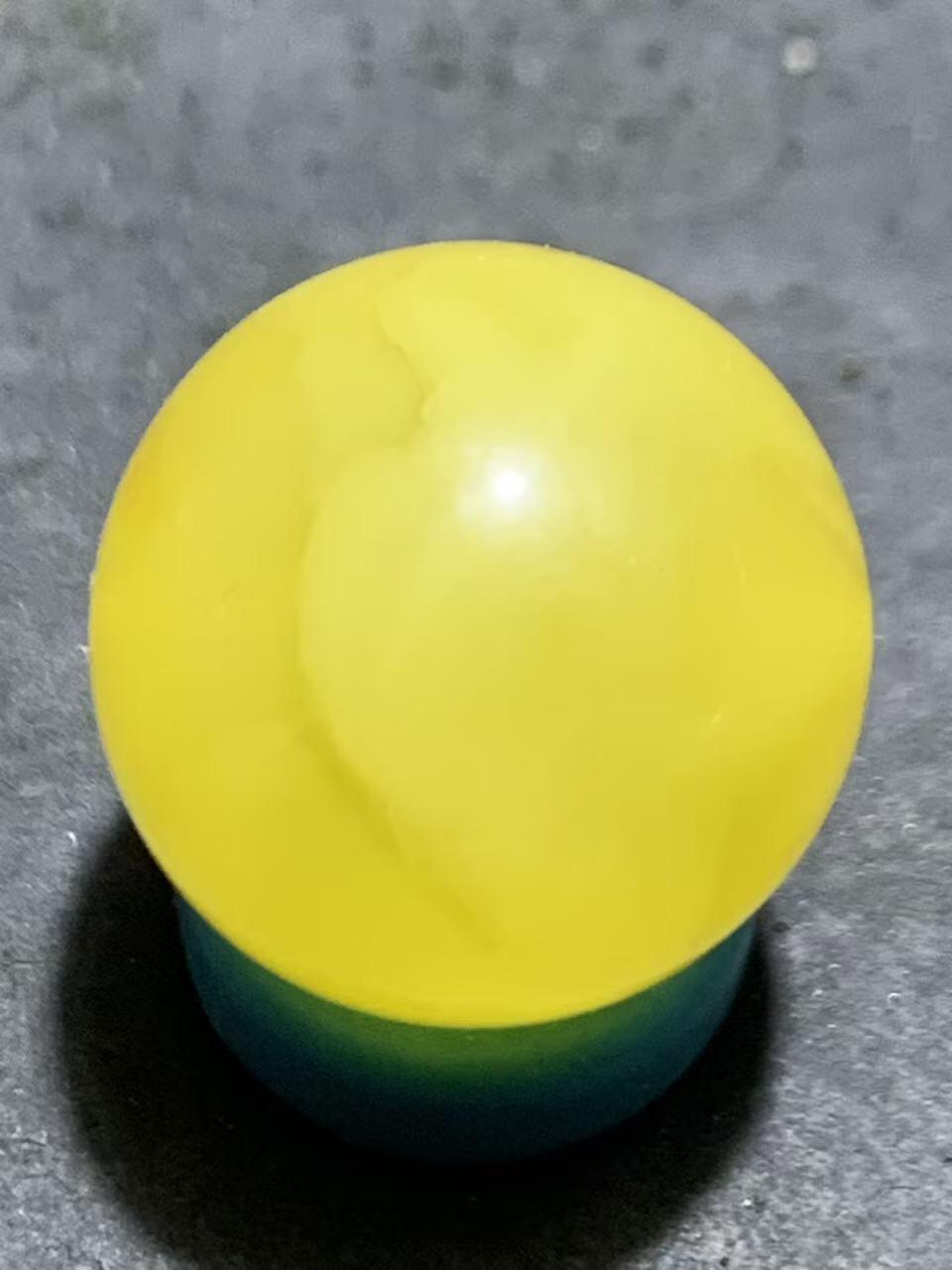 天然乌克兰原矿蜜蜡通货圆珠一颗。