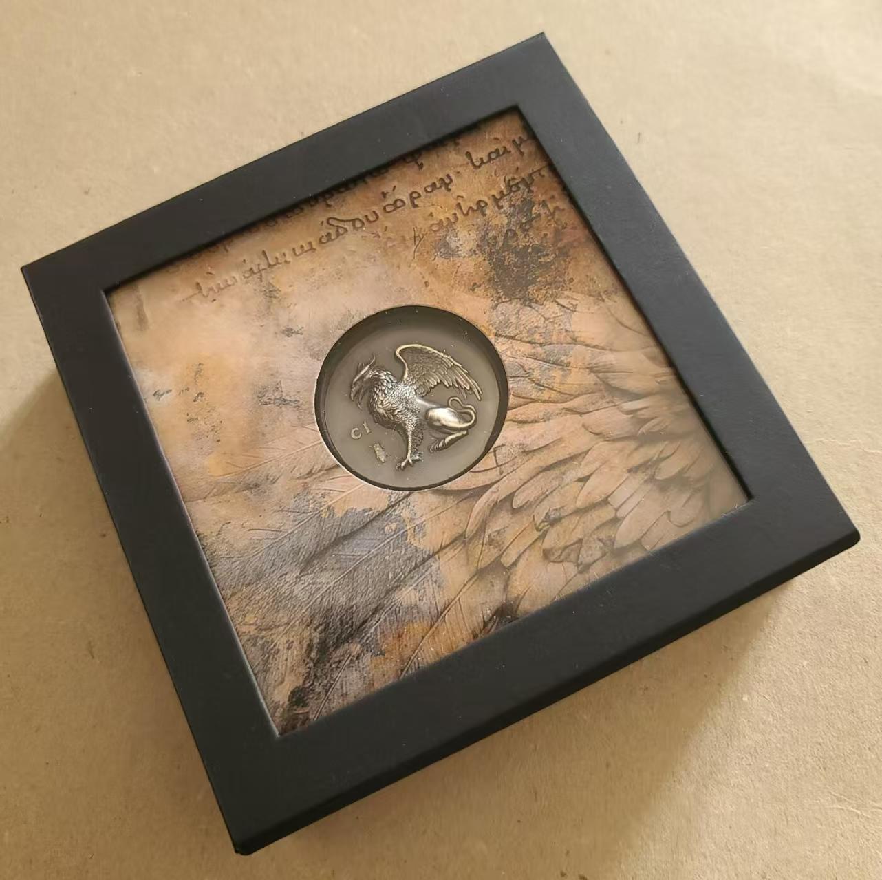 ❤️【币观天下】❤️ 第329期钱币拍卖- 2025.10.31周五晚上6点半场-长期征集拍品 库克2024年狮鹫仿古银币带证书包装