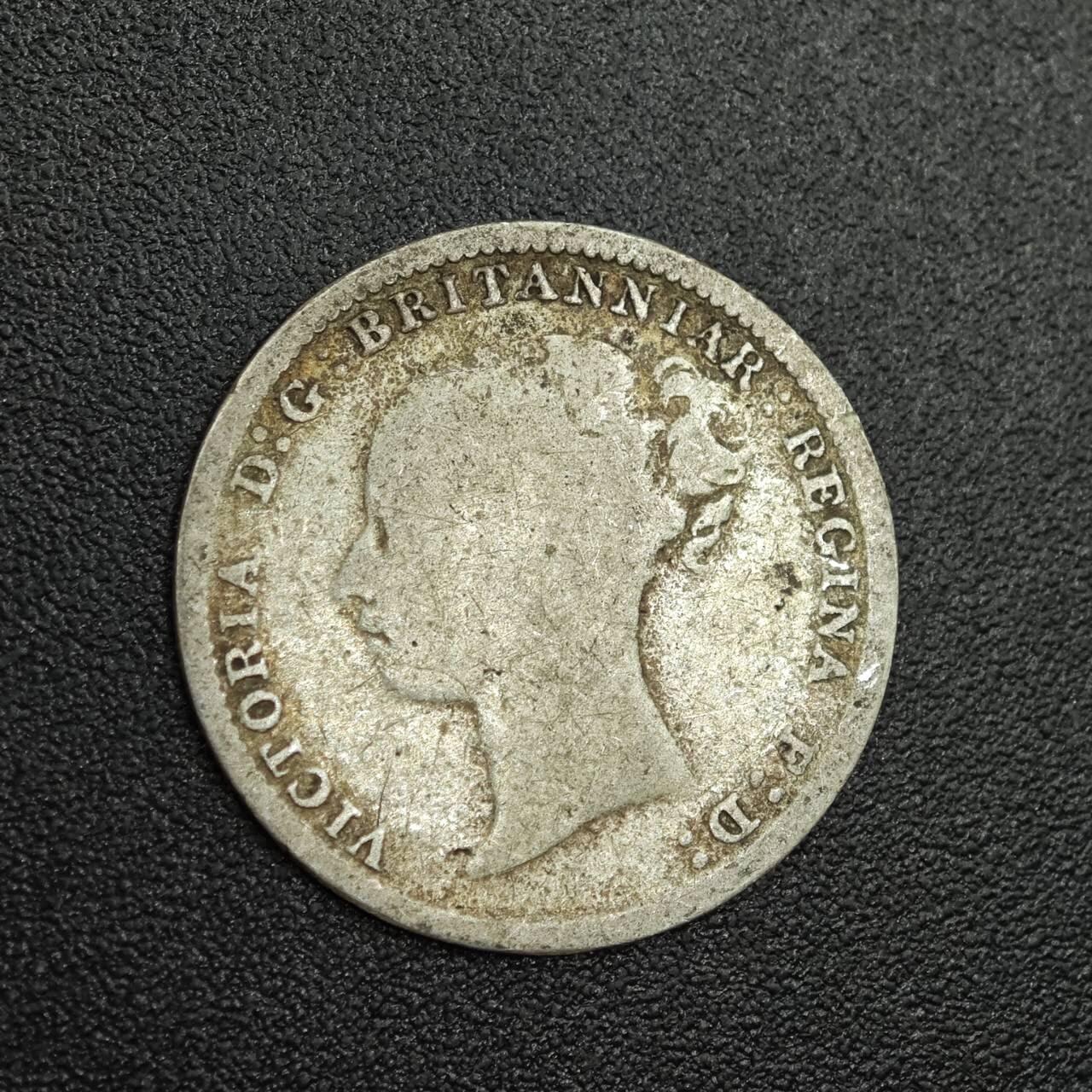 【淘币小摊】限时拍第七百八十拍  小银币场  满百包邮可预留两周  周一统一发货  英国1886年维多利亚3便士银币