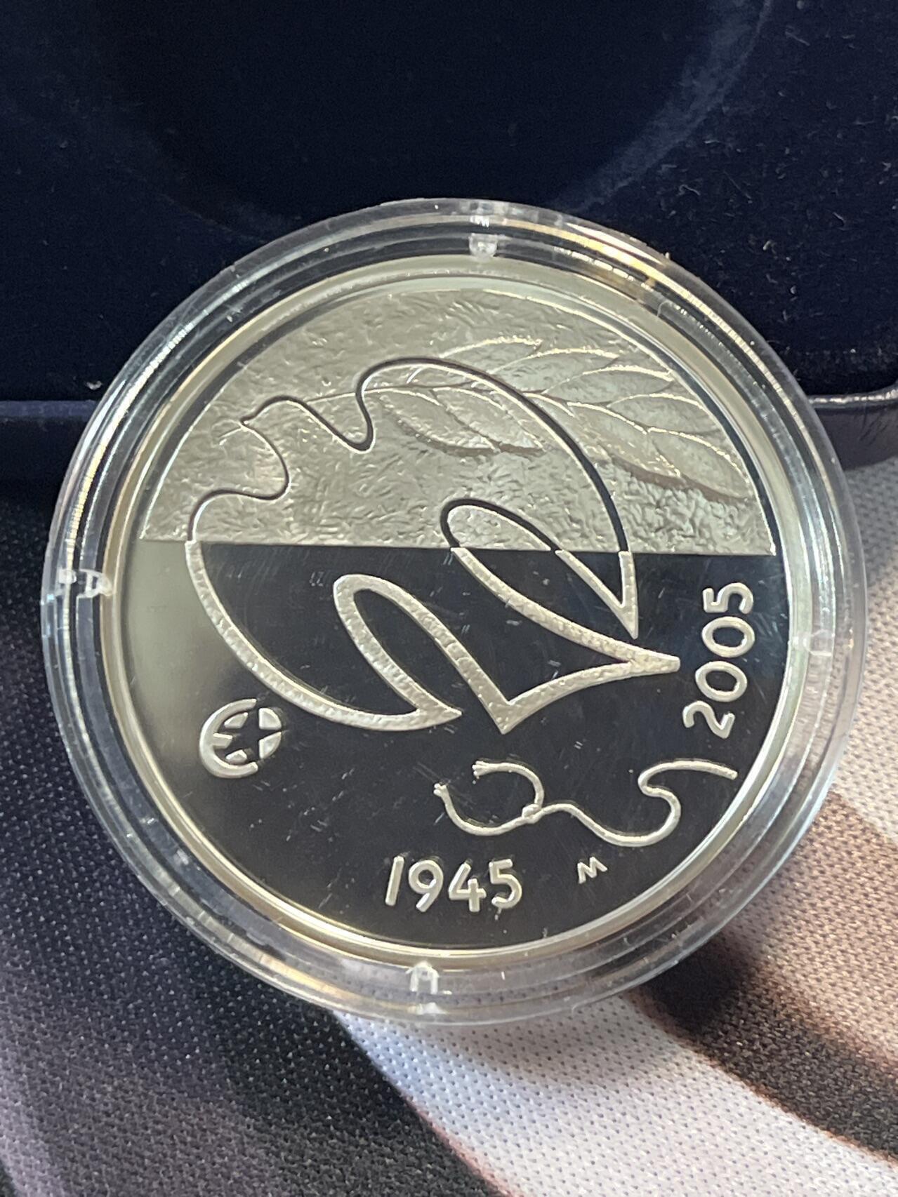 ❤️【币观天下】❤️ 第329期钱币拍卖- 2025.10.31周五晚上6点半场-长期征集拍品 原厂盒证芬兰2005年欧洲之星二战胜利60周年精制银币925银重25.5克直径38.6毫米