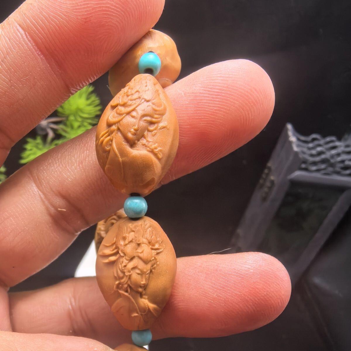 听雨轩（12） 双面核雕手串 一面美女，一面生命之源（可联系发图）