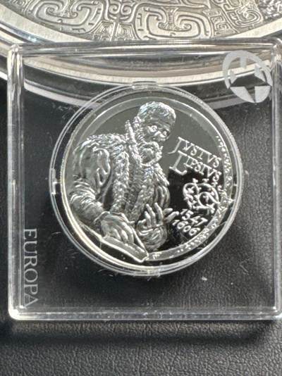 ❤️【币观天下】❤️ 第329期钱币拍卖- 2025.10.31周五晚上6点半场-长期征集拍品 - 【欧洲之星】专用方盒包装比利时2006年著名哲学家文学家尤斯图斯利普修斯逝世400周年精制纪念银币925银18.75克直径33毫米