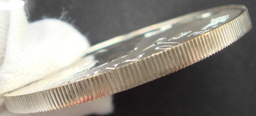 原证书 2010年喀麦隆爱的天使1000法郎镶水晶幻彩精制银币（发行量少）