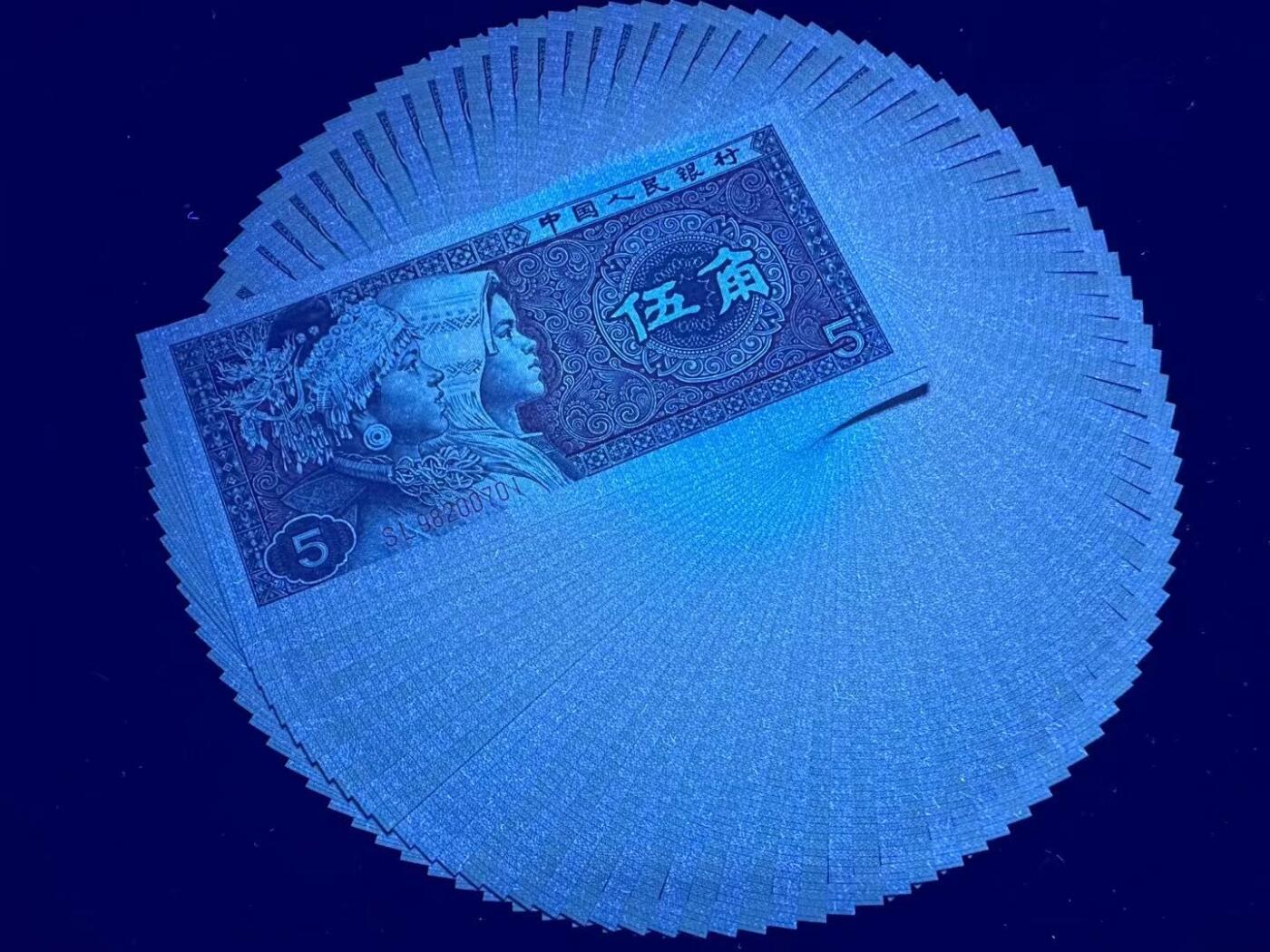 SL982知名流水纤云中国红·荧光编码·星语心愿·大雪无痕（5张）81组标十，最少的四版荧光品种之一，纤云中国红只在XL，SL，XK等少数冠号的极少部分流水中存在。