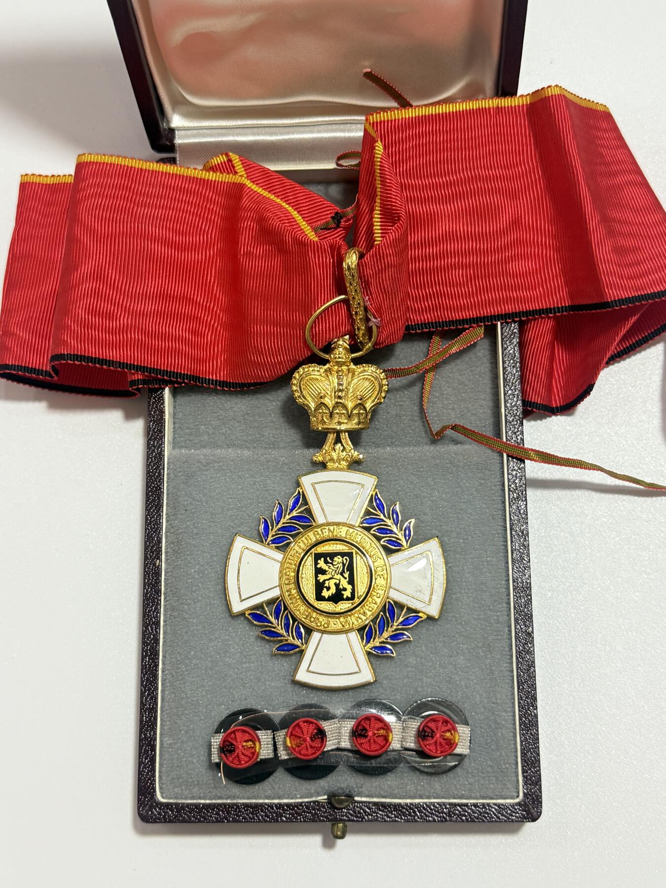 韵星假日精品2025秋季军品类拍卖会-- Rimey Holidays Boutique 2025 Autumn Militaria Sale 比利时王国布拉邦特指挥官级勋章 带原盒四个略