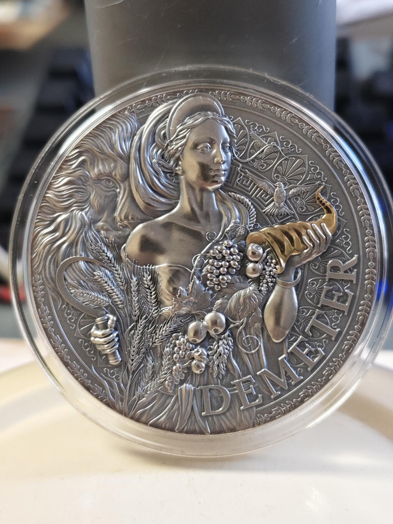 第180期拍卖【长期征集拍品】【北京币展专场】 喀麦隆2023年希腊神话生育女神得墨忒耳2盎司纪念银币，999银，发行500枚