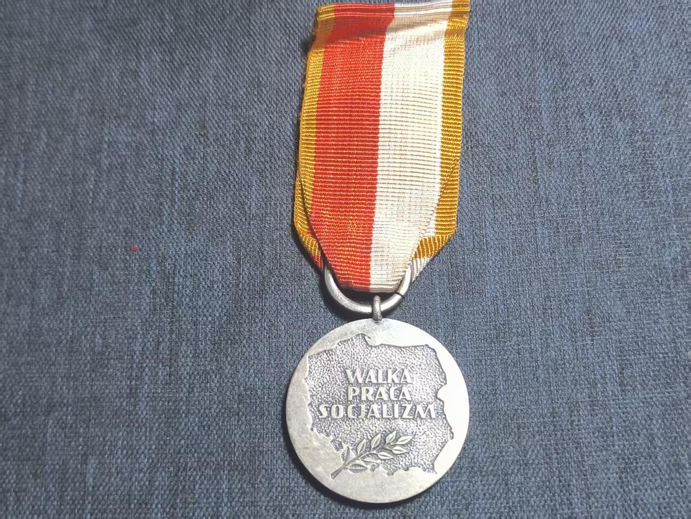 罗岚⭐爱藏⭐精品专拍第七场-分享拍场赚佣（周六有群拍，详细看简介） 波兰人民共和国成立40周年奖章