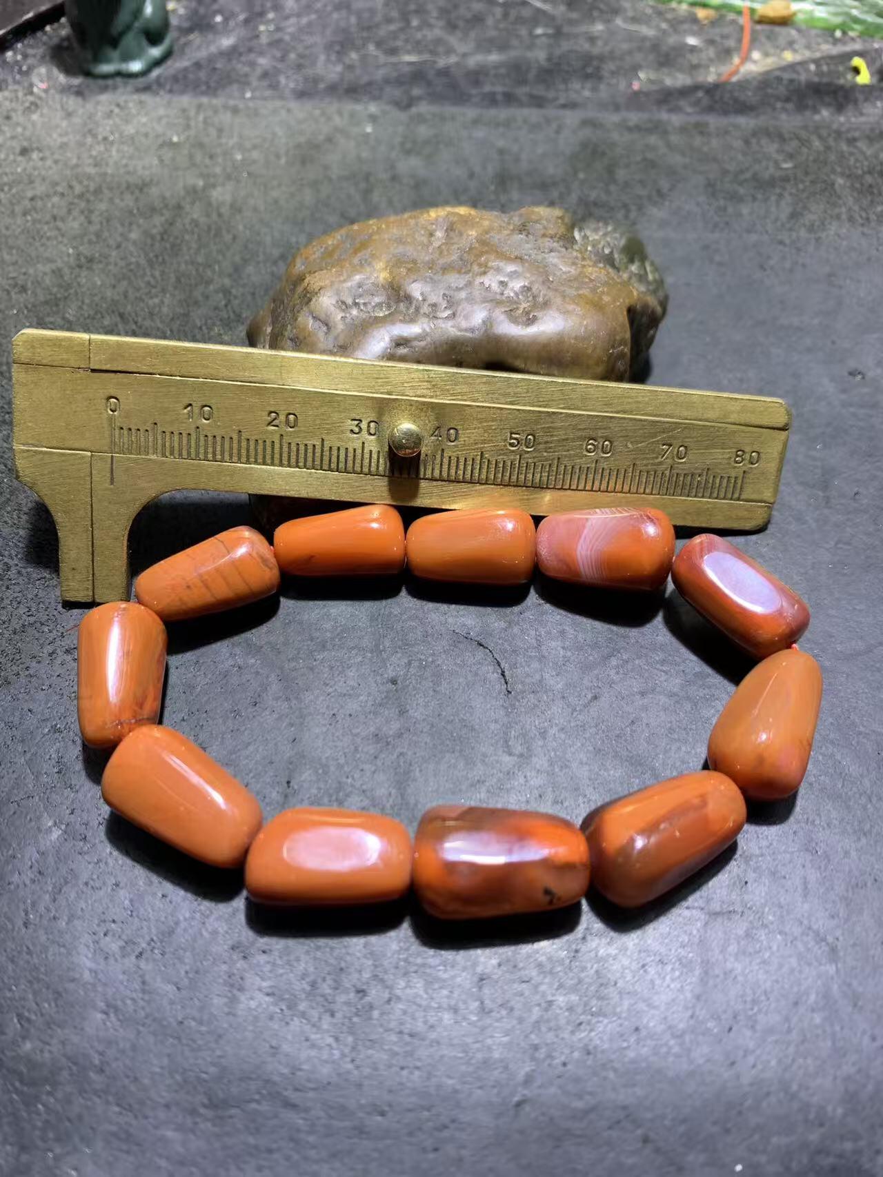 川料柿子红南红玛瑙随形单圈手串一条，