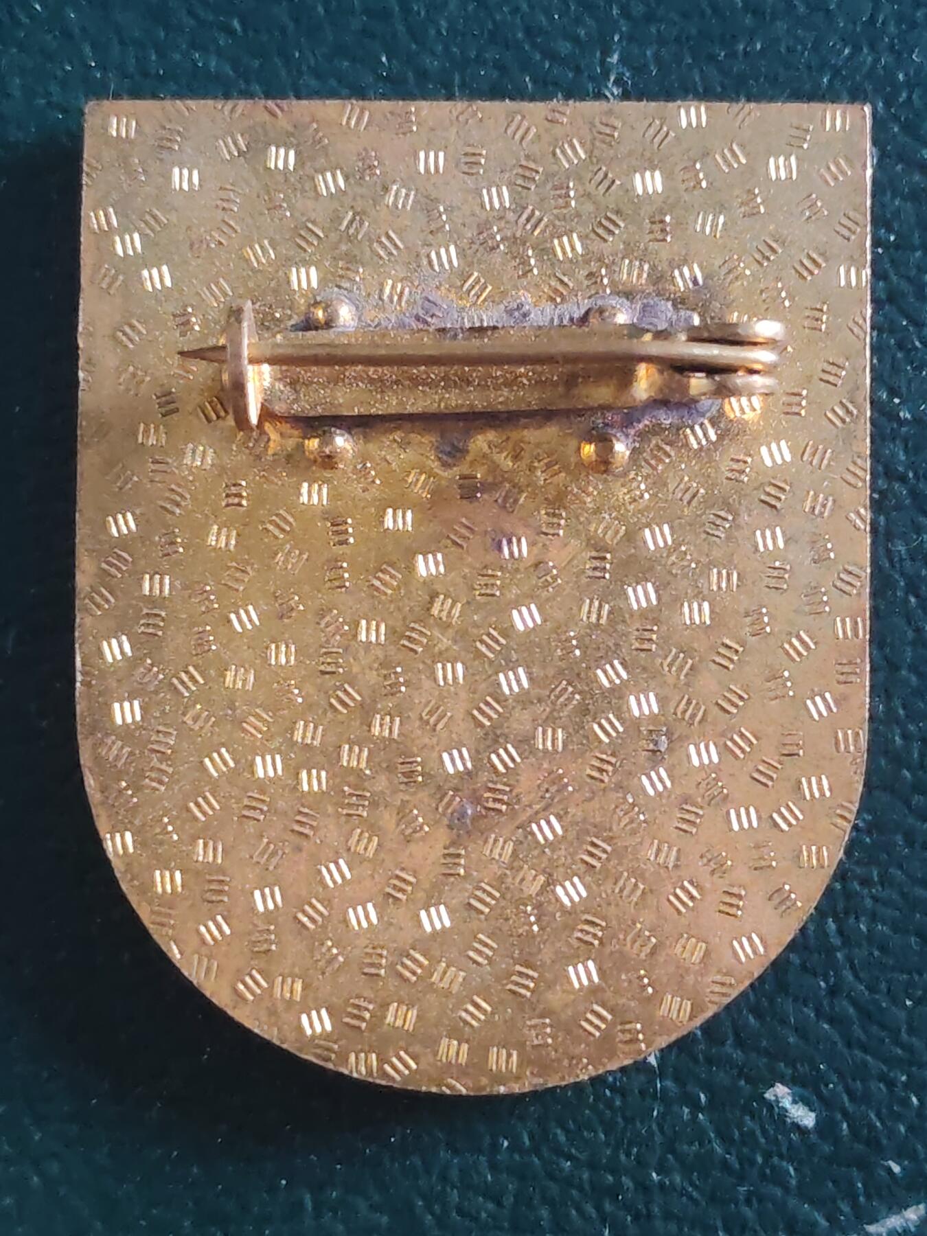 荷兰第127期勋赏拍卖 民主德国民防服务证章