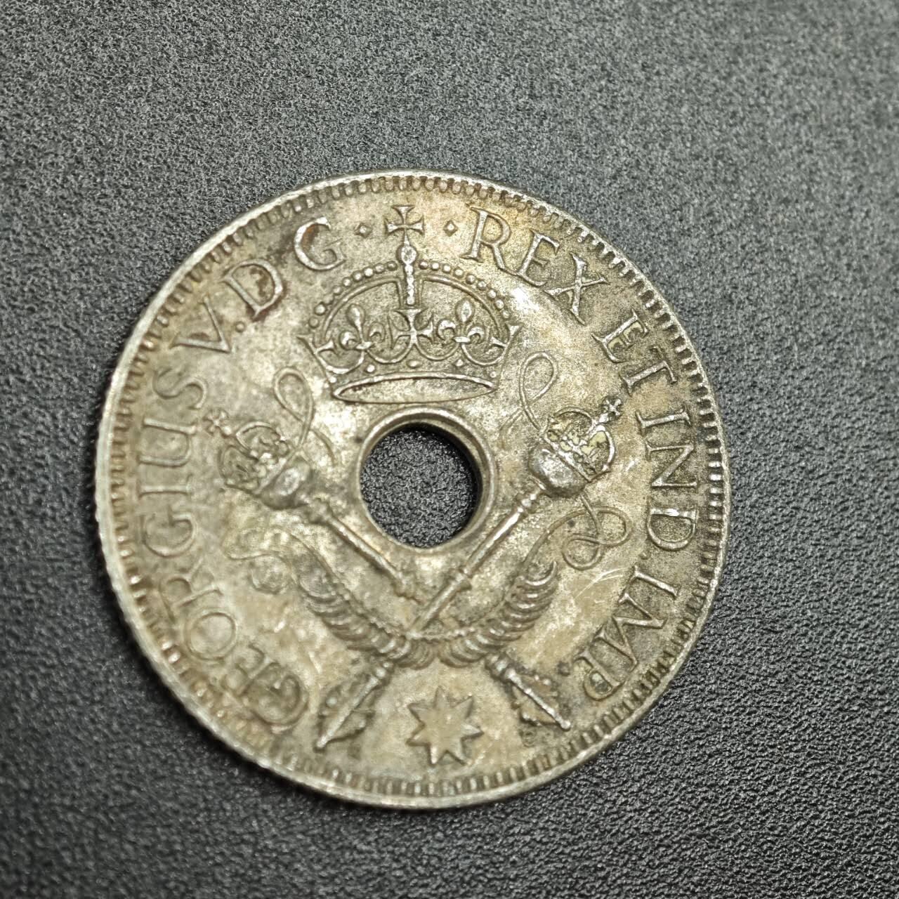 【淘币小摊】限时拍第七百八十拍  小银币场  满百包邮可预留两周  周一统一发货  英属几内亚1935年一先令银币