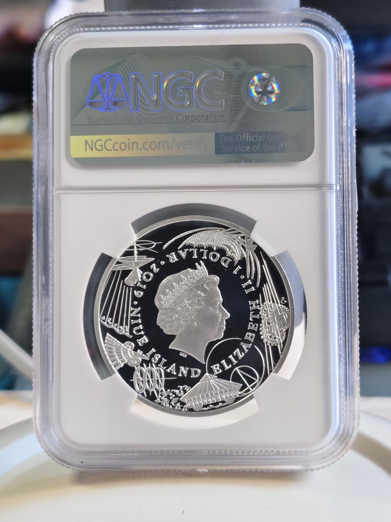 第180期拍卖【长期征集拍品】【北京币展专场】 1盎司NGC70首期蓝标纽埃2019年达芬奇科学发明系列1螺旋飞行器精制银币999银31.1克直径37毫米发行量仅1000枚
