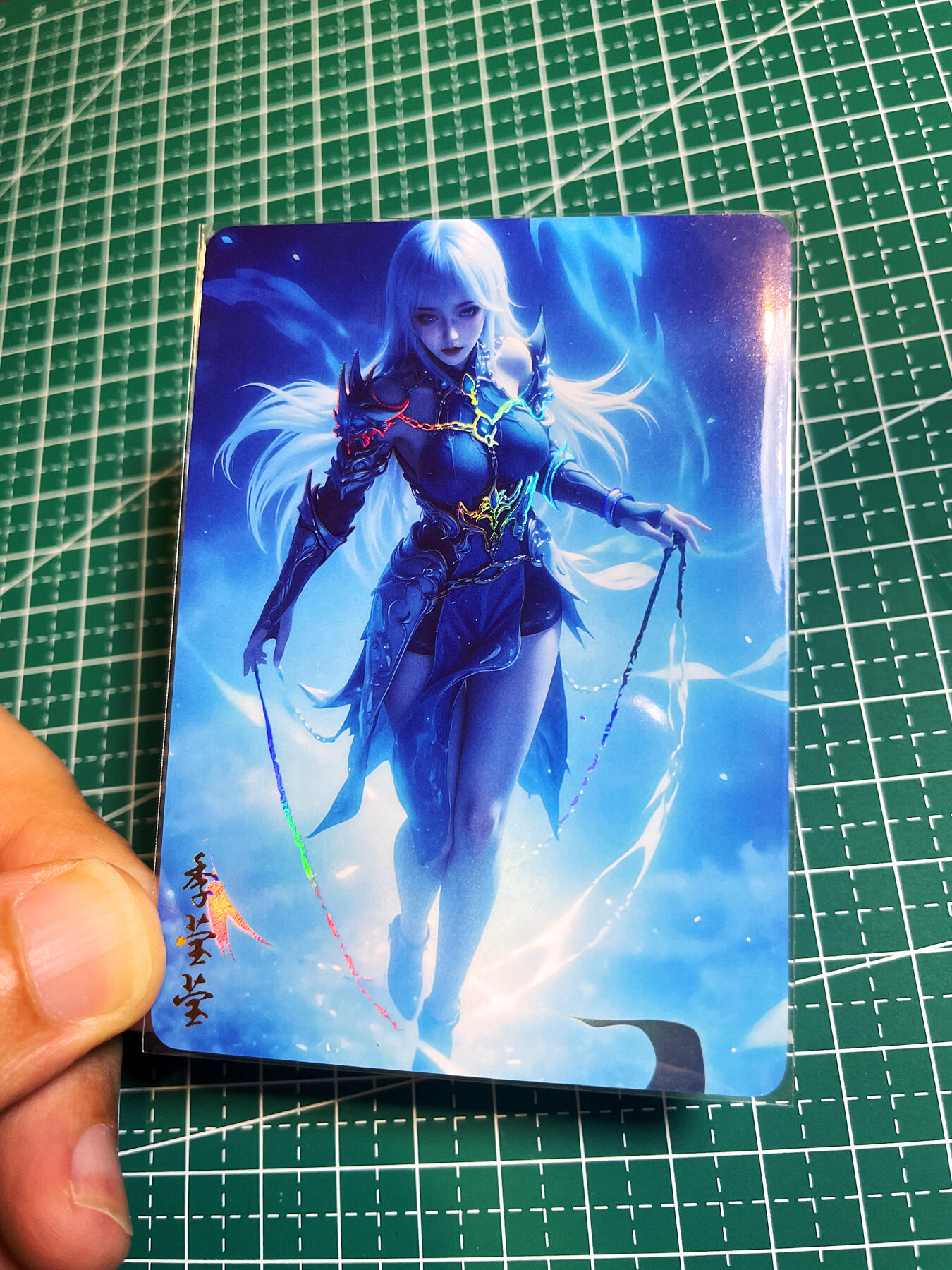 显眼宝35期 佣金1起 10月29日晚20:30截拍  造物卡牌   二次元系列    季莹莹    共1张   彩闪工艺   大卡尺寸  63*88