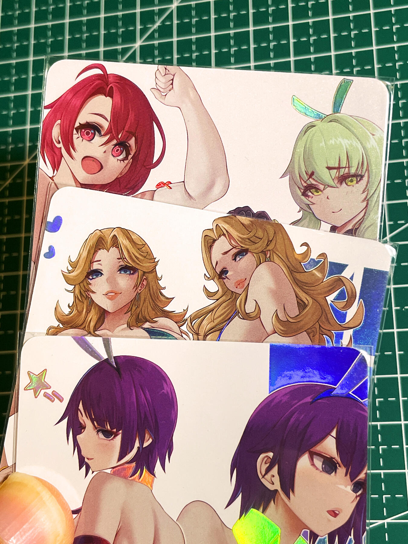 显眼宝35期 佣金1起 10月29日晚20:30截拍  绘天阁卡牌   二次元系列     C款  共3张   折彩工艺   大卡尺寸  63*88