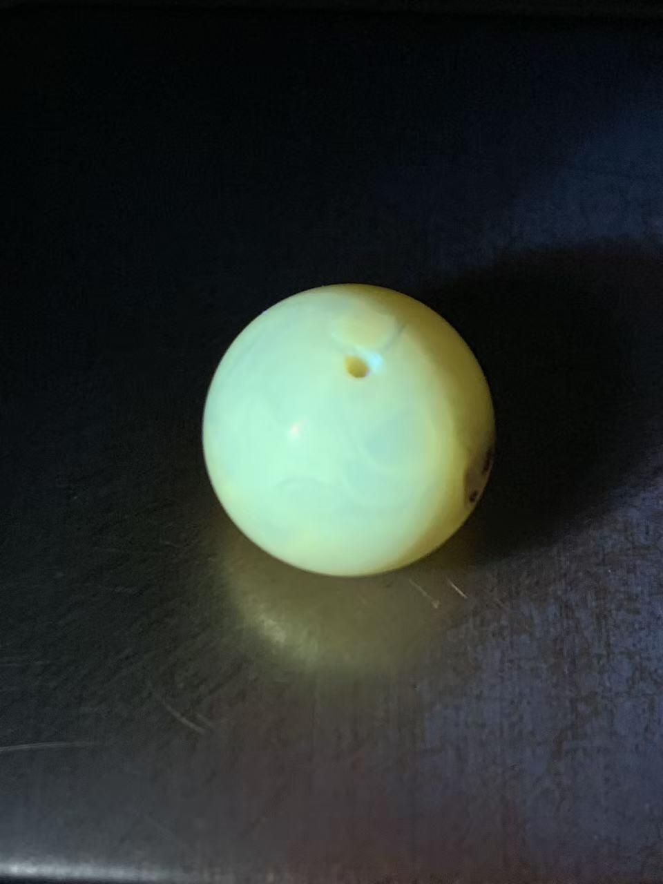 天然乌克兰蜜蜡通货圆珠一颗