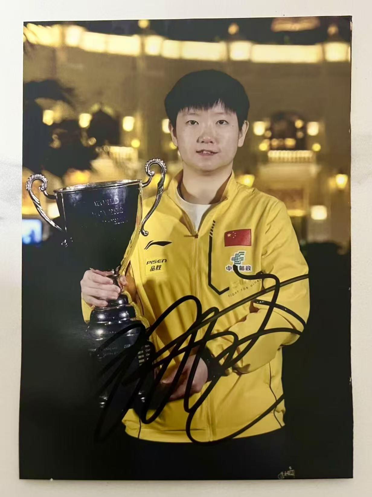 零元拍：难得再见孙颖莎全名亲签2025多哈世乒赛女单冠军媒体卡！