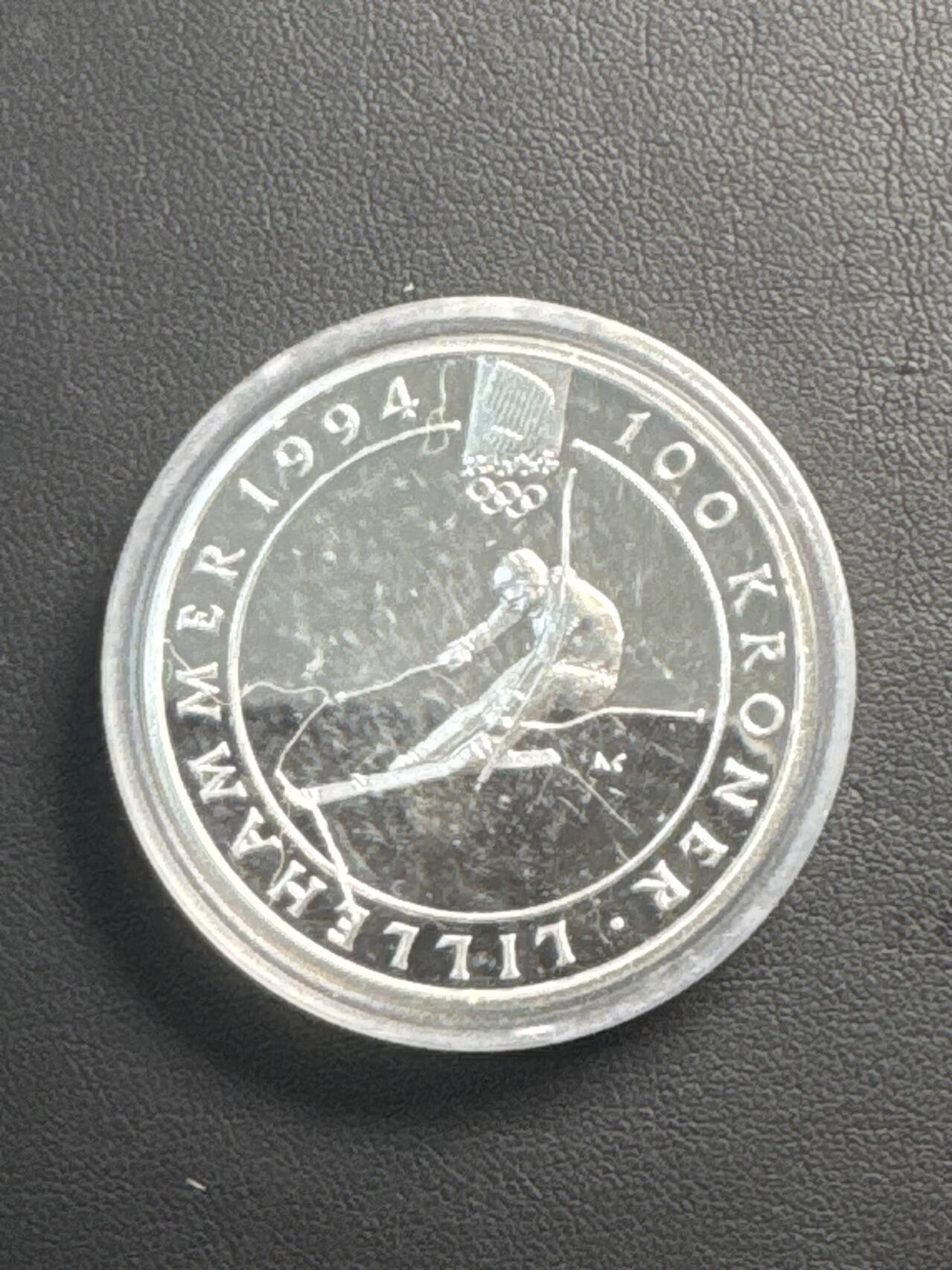 ❤️【币观天下】❤️ 第329期钱币拍卖- 2025.10.31周五晚上6点半场-长期征集拍品 1993年挪威“雪中飞人”大银币 (重33.86克，直径39mm，带证书)