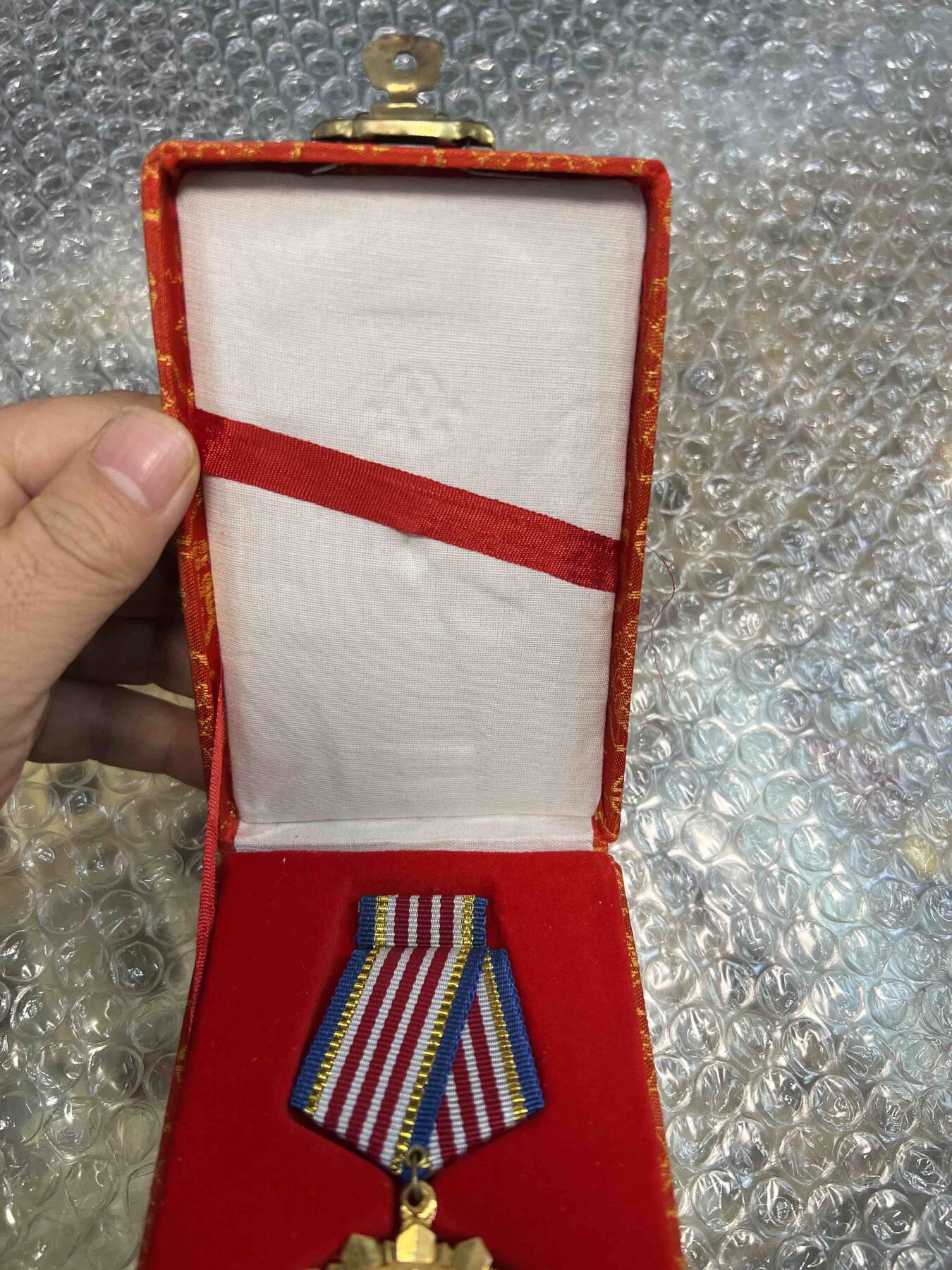 真品毛主席像章纪念章 真品像章、纪念章