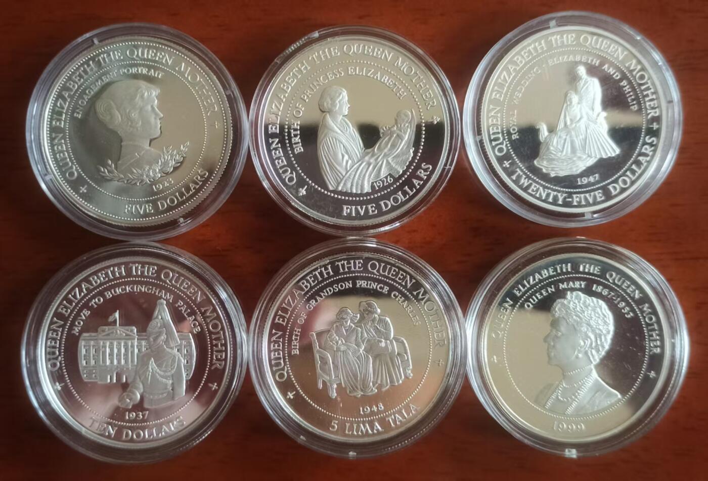 ❤️【币观天下】❤️ 第329期钱币拍卖- 2025.10.31周五晚上6点半场-长期征集拍品 1994--1999英联邦皇太后生平系列，展现了皇太后生平中重大历史时刻，皇太后幼年生活、生活过的城堡、迎接皇室新成员等。全是28.28克的大银币蓝色托盘仅供展示