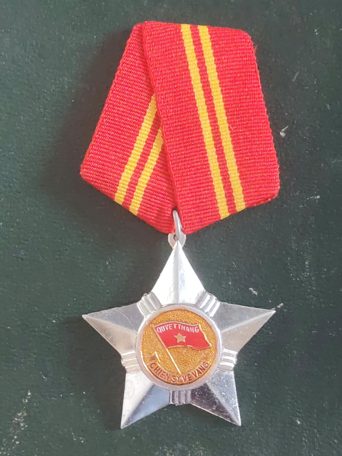 荷兰第127期勋赏拍卖 越南社会主义共和国二级光荣战士勋章