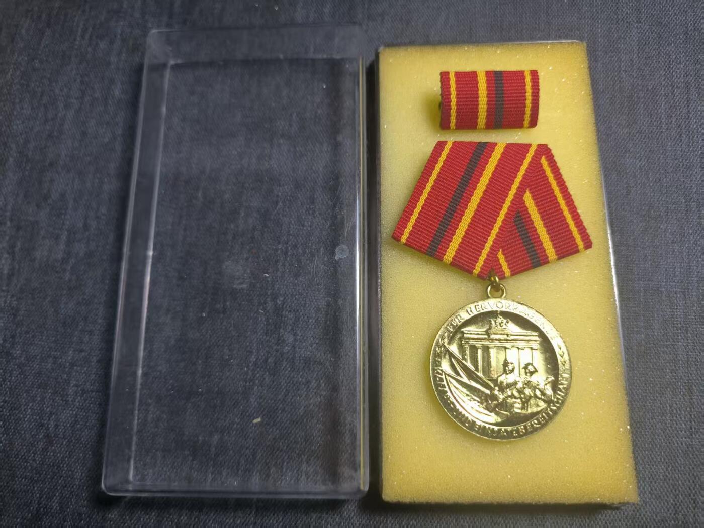 罗岚⭐爱藏⭐精品专拍第七场-分享拍场赚佣（周六有群拍，详细看简介） 民主德国工战队金级功绩奖章全套带盒略  铜质镀金