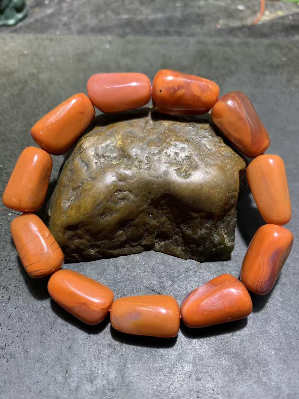 川料柿子红南红玛瑙随形单圈手串一条，