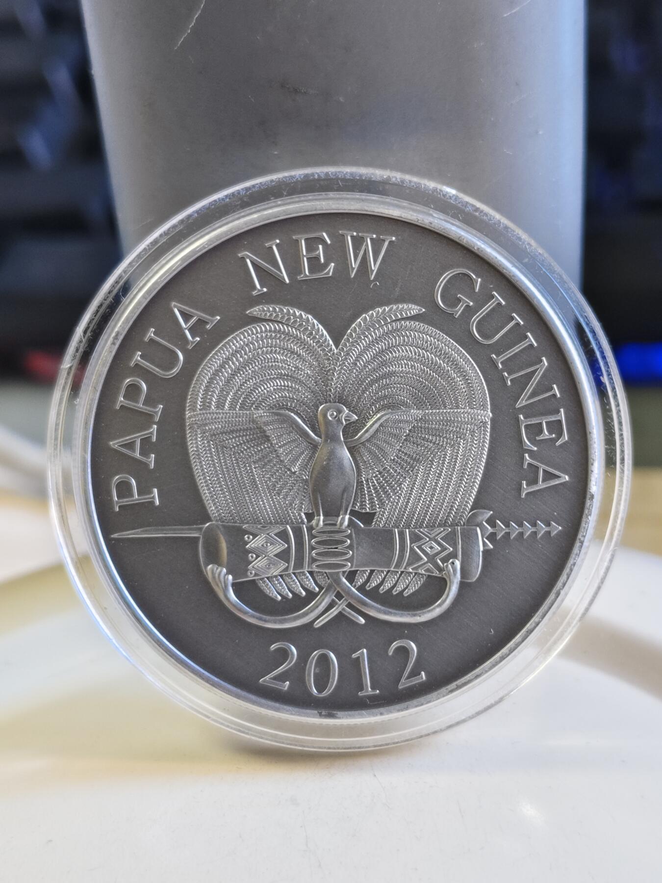 第180期拍卖【长期征集拍品】【北京币展专场】 镶嵌真钻石（有钻石证书）1盎司原厂盒证巴布亚新几内亚2012年多刺食蚁兽仿古银币999银31.1克直径38.61毫米发行量仅1000枚