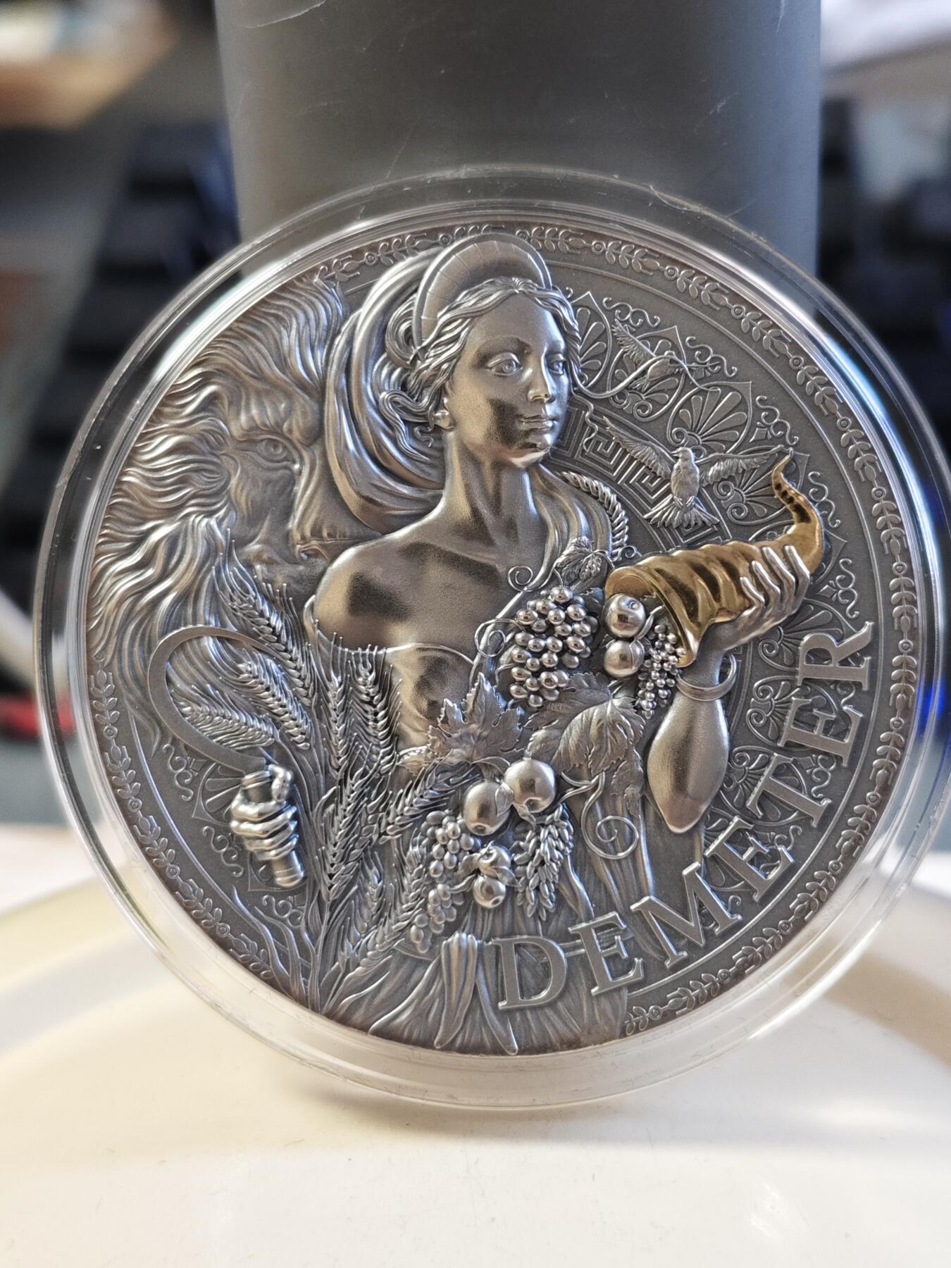 第180期拍卖【长期征集拍品】【北京币展专场】 喀麦隆2023年希腊神话生育女神得墨忒耳2盎司纪念银币，999银，发行500枚