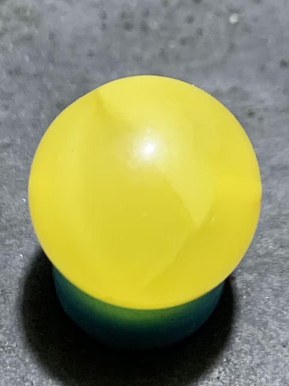 天然乌克兰原矿蜜蜡通货圆珠一颗。