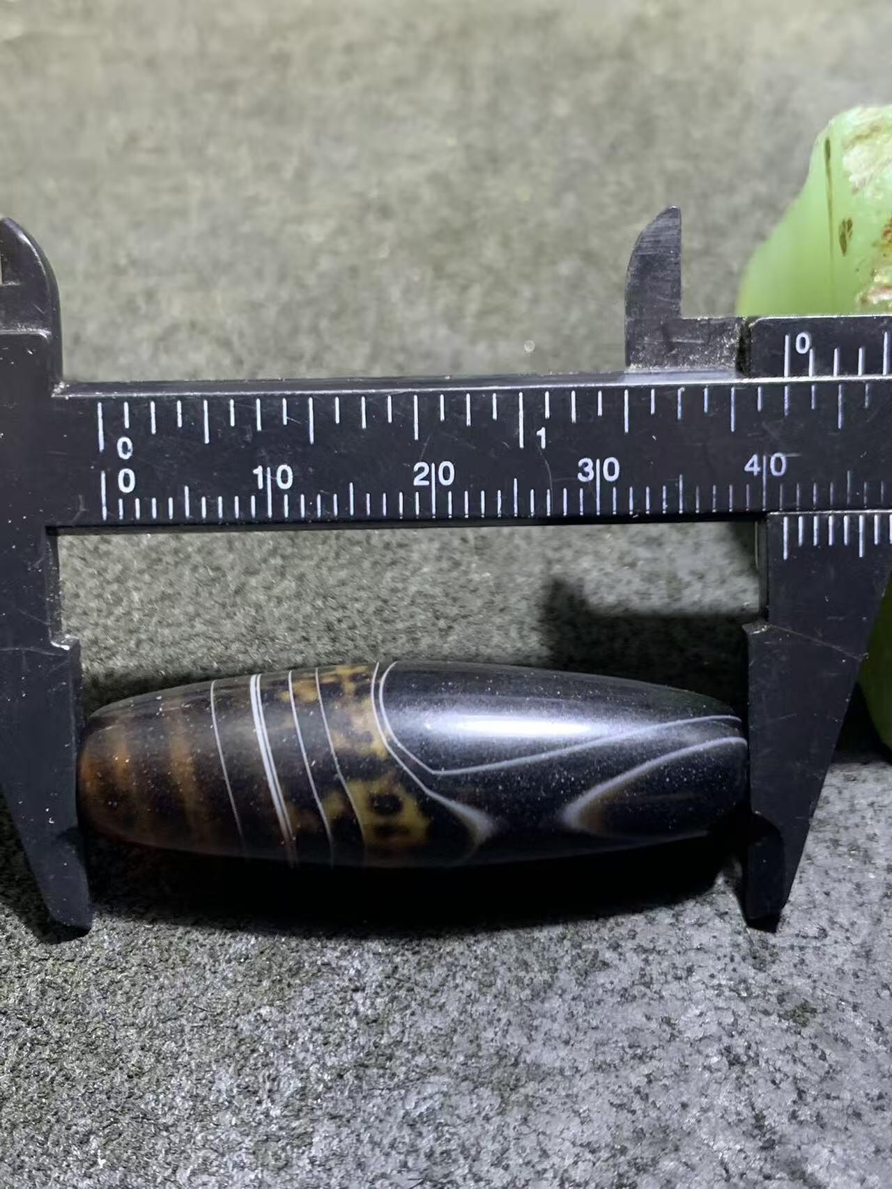 精美罕见X图案千层纹药师玛瑙桶珠一个，