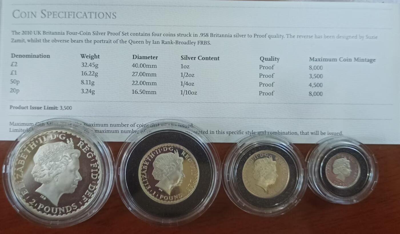 ❤️【币观天下】❤️ 第329期钱币拍卖- 2025.10.31周五晚上6点半场-长期征集拍品 英国2010年不列颠女神系列银币 英国自1997年开始发行不列颠女神系列盒装银币，规格统一，四枚一套自成系列。成色.958银，四枚的重量为32.454克、16.227克、8.114克、3.246克，即一盎司、半盎司、1/4盎司和1/10盎司。面值则为两镑、一镑、五十便士和二十便士。此套为该系列的第九套。图案再次采用女神头戴自由帽的头像，不过比起上一套更加写实，如果上一套是写意，这套就是工笔。能在仅