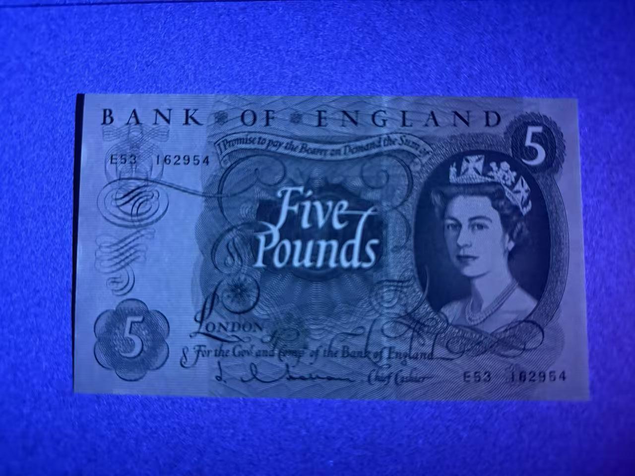 【礼羽收藏】🌏世界钱币拍卖第109期 英国1962年C序 5镑  全新unc-