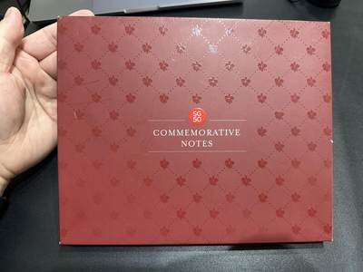 《外钞收藏家》第五百八十期（精选场）（本平台长期征集拍品、欢迎藏友们联系合作） - 2015年新加坡纪念钞 10和50元 一对 带精美包装盒（盒子有点小破损和划伤）