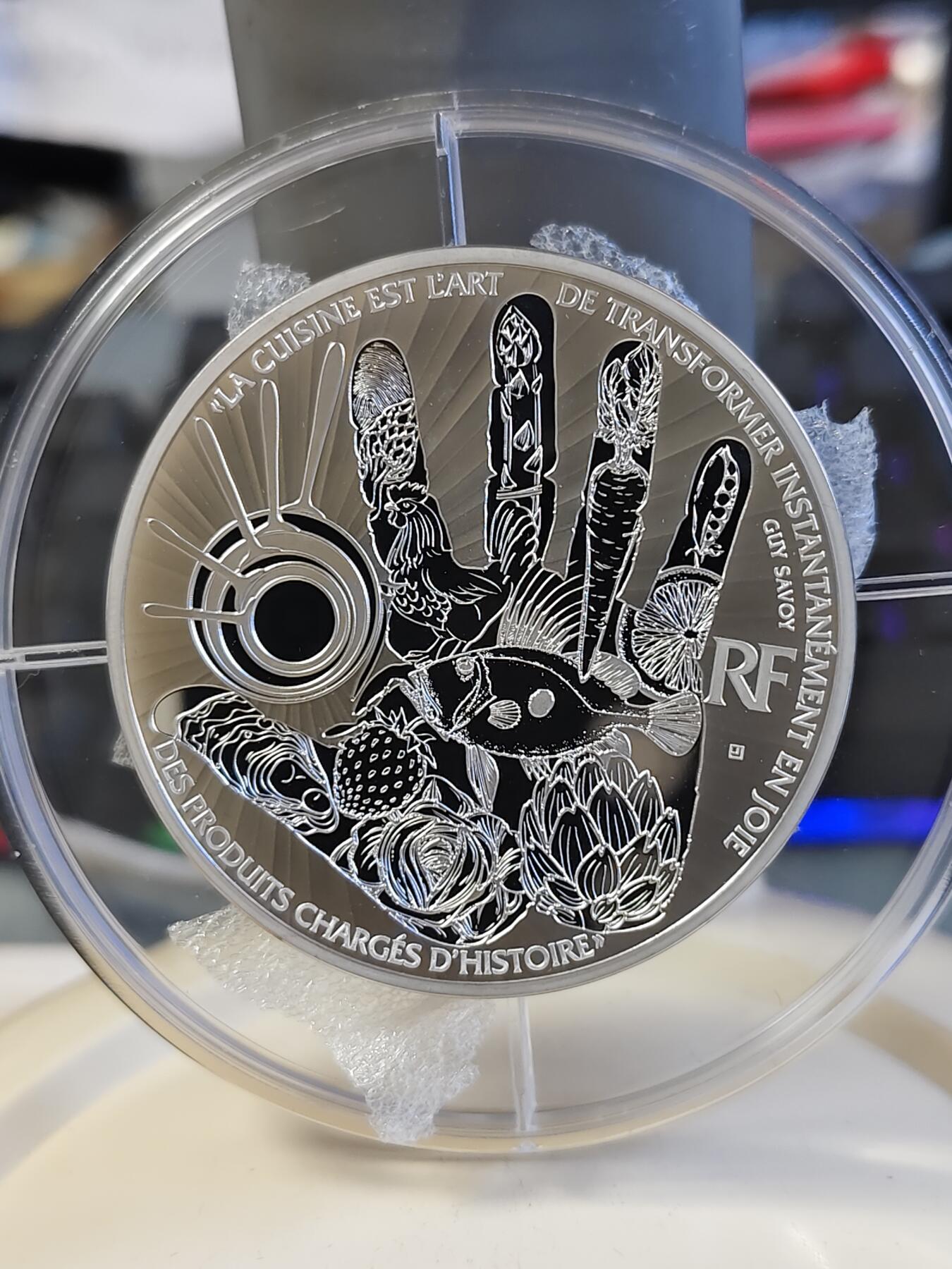第180期拍卖【长期征集拍品】【北京币展专场】 获奖法国2017年米其林季萨瓦餐厅的鸡蛋5盎司银币，950银，发行500枚