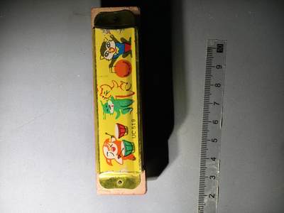 80期回流戒指饰品杂件纪念章丝路钱币专场 - 八十年代木制口琴