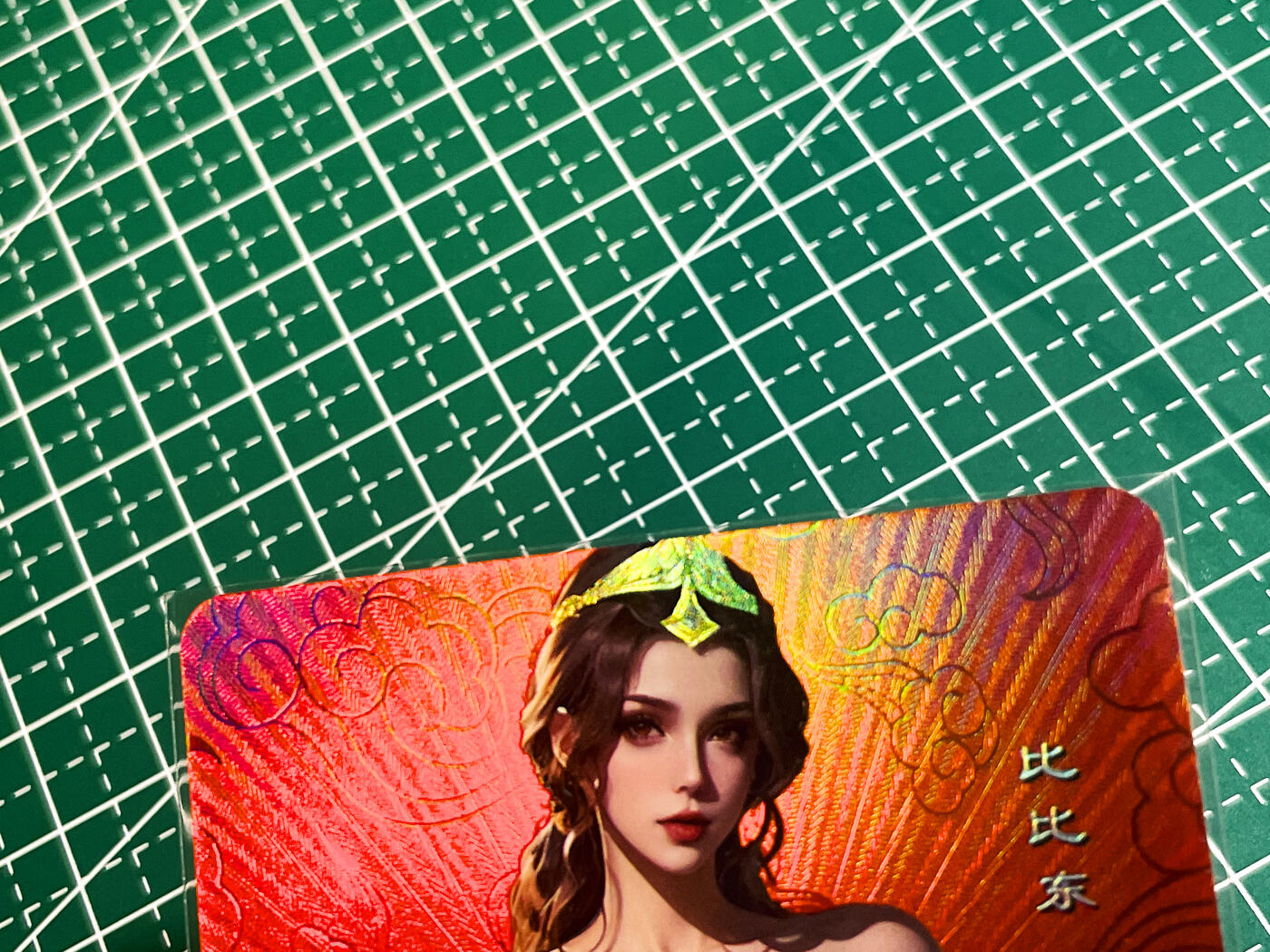 显眼宝35期 佣金1起 10月29日晚20:30截拍  嘎嘎鸭卡牌   红背卡系列     比比东艺术卡   共1张   折彩工艺   大卡尺寸  63*88