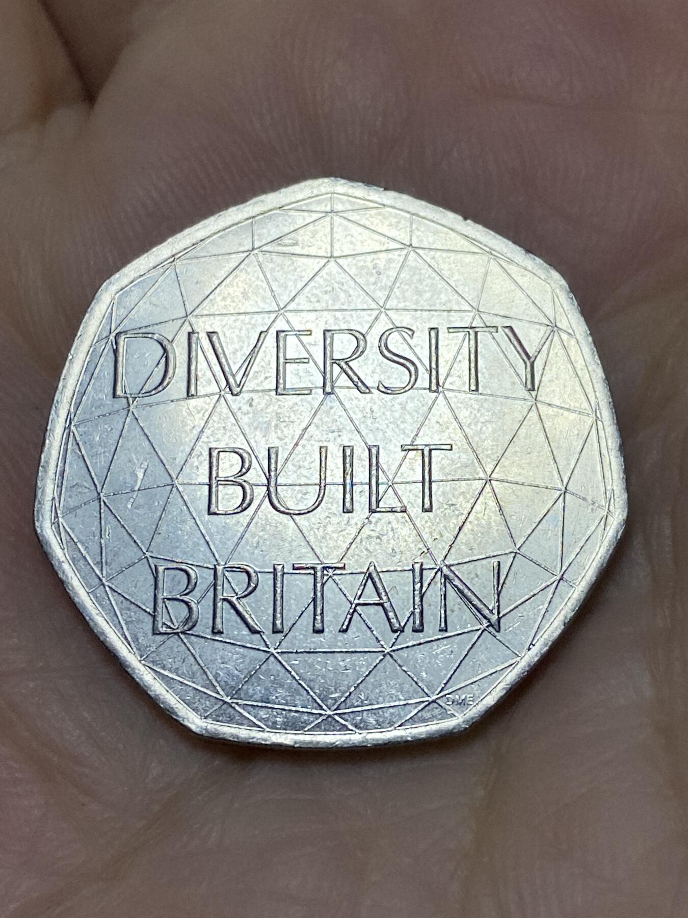 2025年第一百一十九场(总第一百四十五场）外国好品散币(免佣金) 英国🇬🇧2020年50便士(多元化的不列颠纪念币)