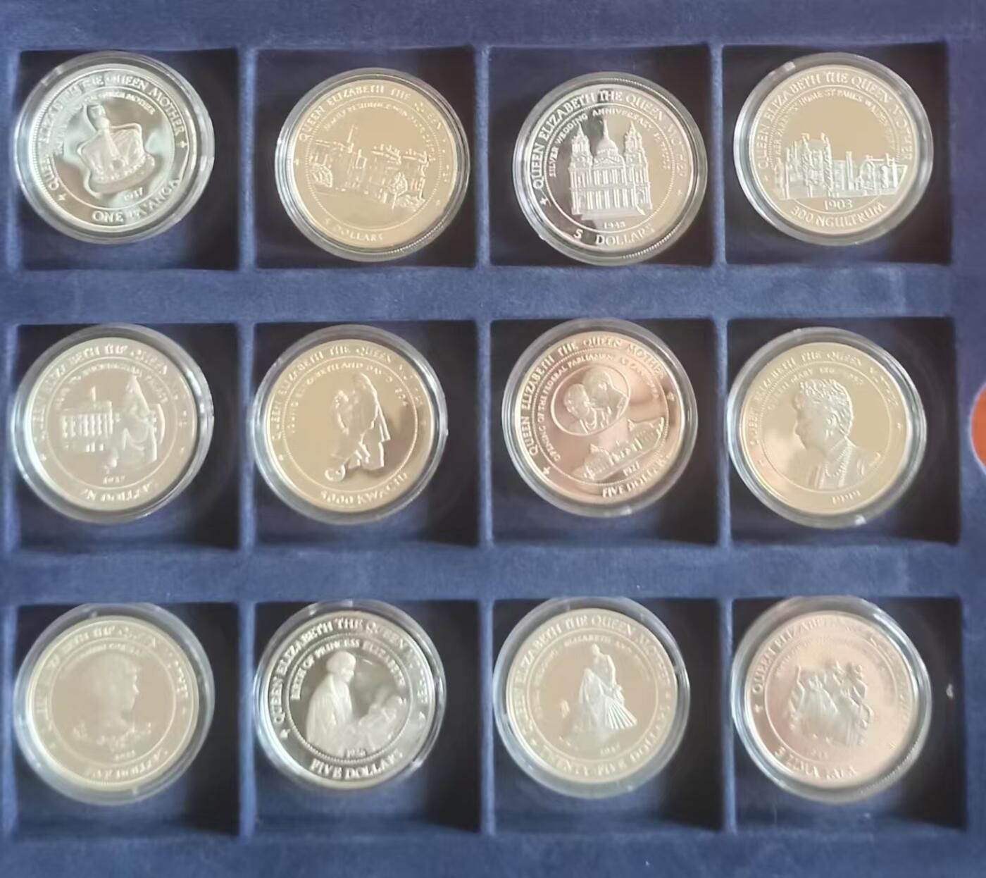 ❤️【币观天下】❤️ 第329期钱币拍卖- 2025.10.31周五晚上6点半场-长期征集拍品 1994--1999英联邦皇太后生平系列，展现了皇太后生平中重大历史时刻，皇太后幼年生活、生活过的城堡、迎接皇室新成员等。全是28.28克的大银币蓝色托盘仅供展示