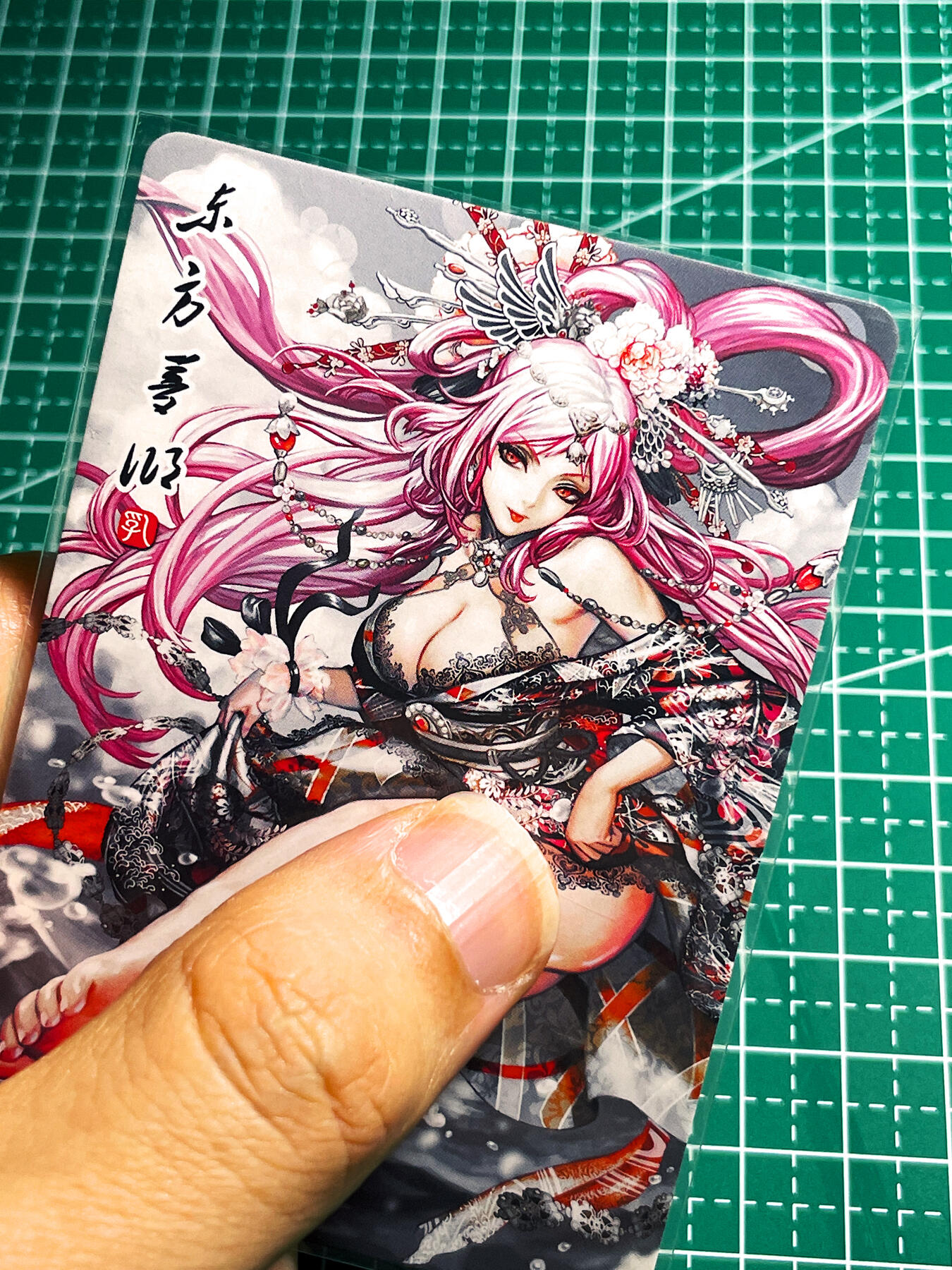 显眼宝35期 佣金1起 10月29日晚20:30截拍  驴歪歪 一周年纪念特卡  海开福姬 折光彩闪一张  63* 88