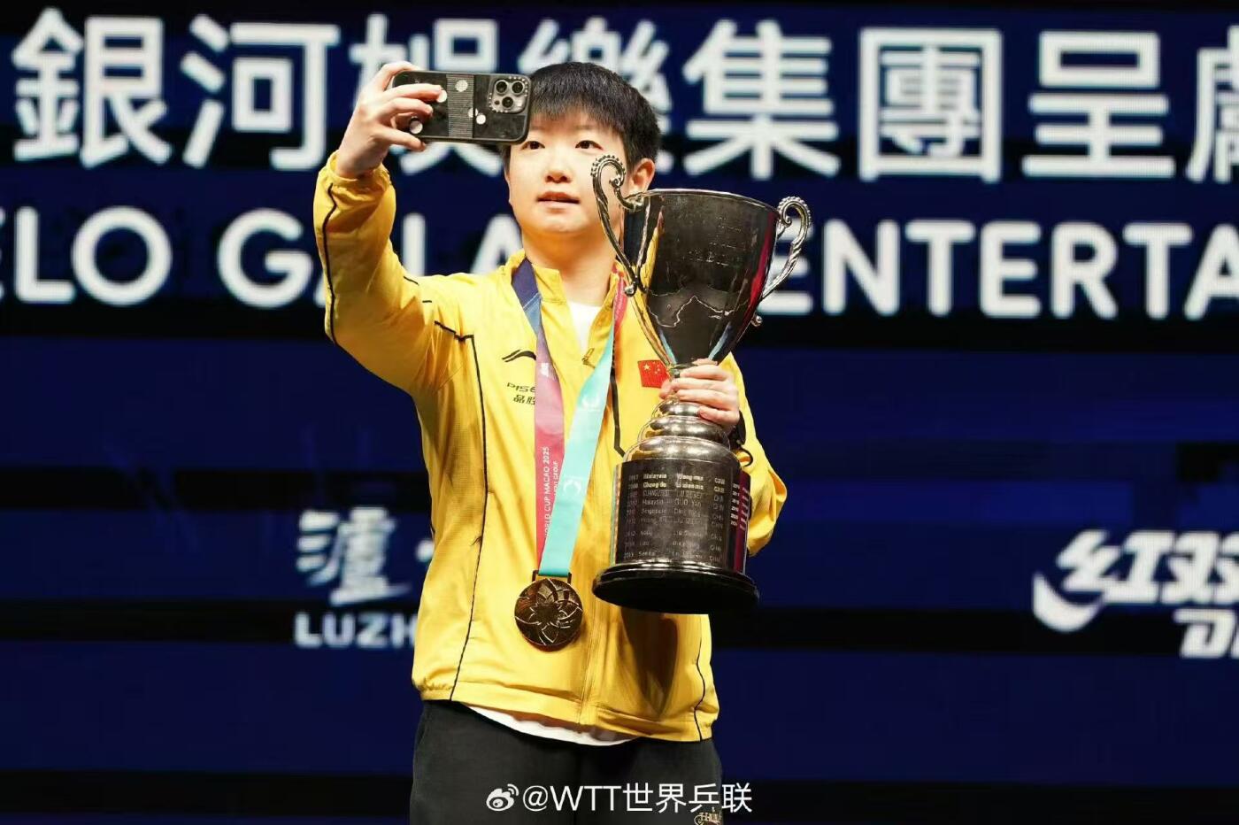 零元拍：难得再见孙颖莎全名亲签2025多哈世乒赛女单冠军媒体卡！