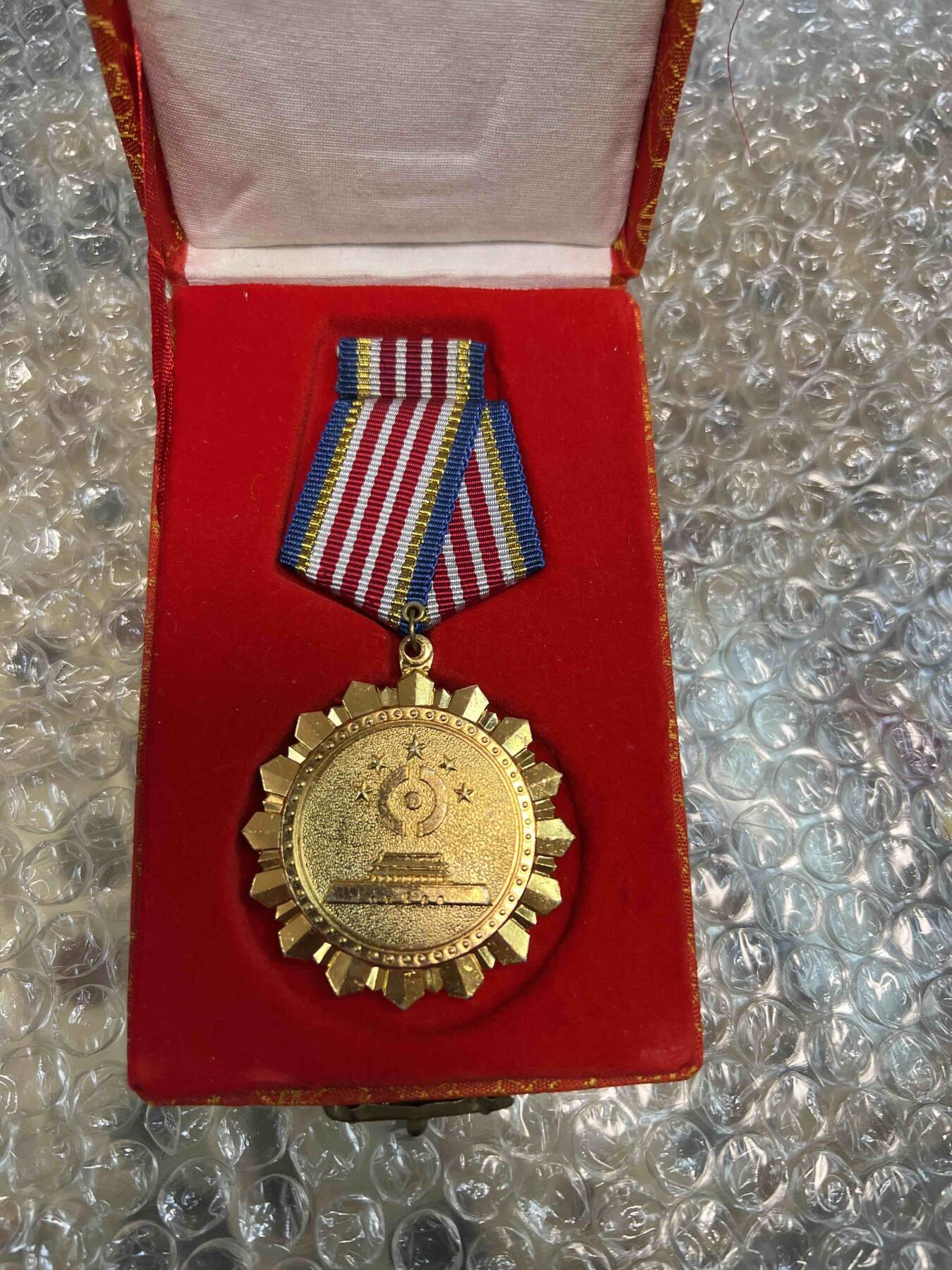 真品毛主席像章纪念章 真品像章、纪念章