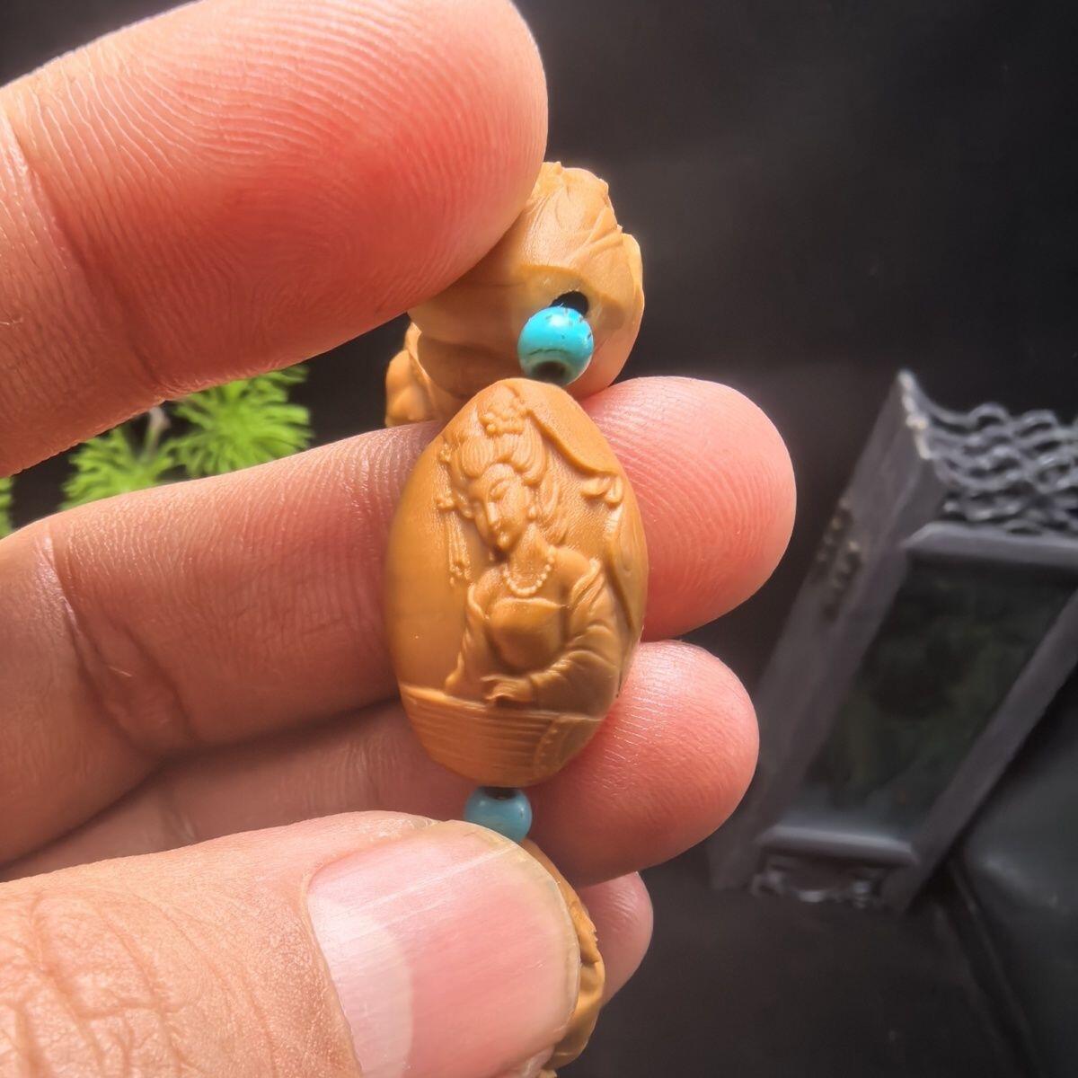 听雨轩（12） 双面核雕手串 一面美女，一面生命之源（可联系发图）