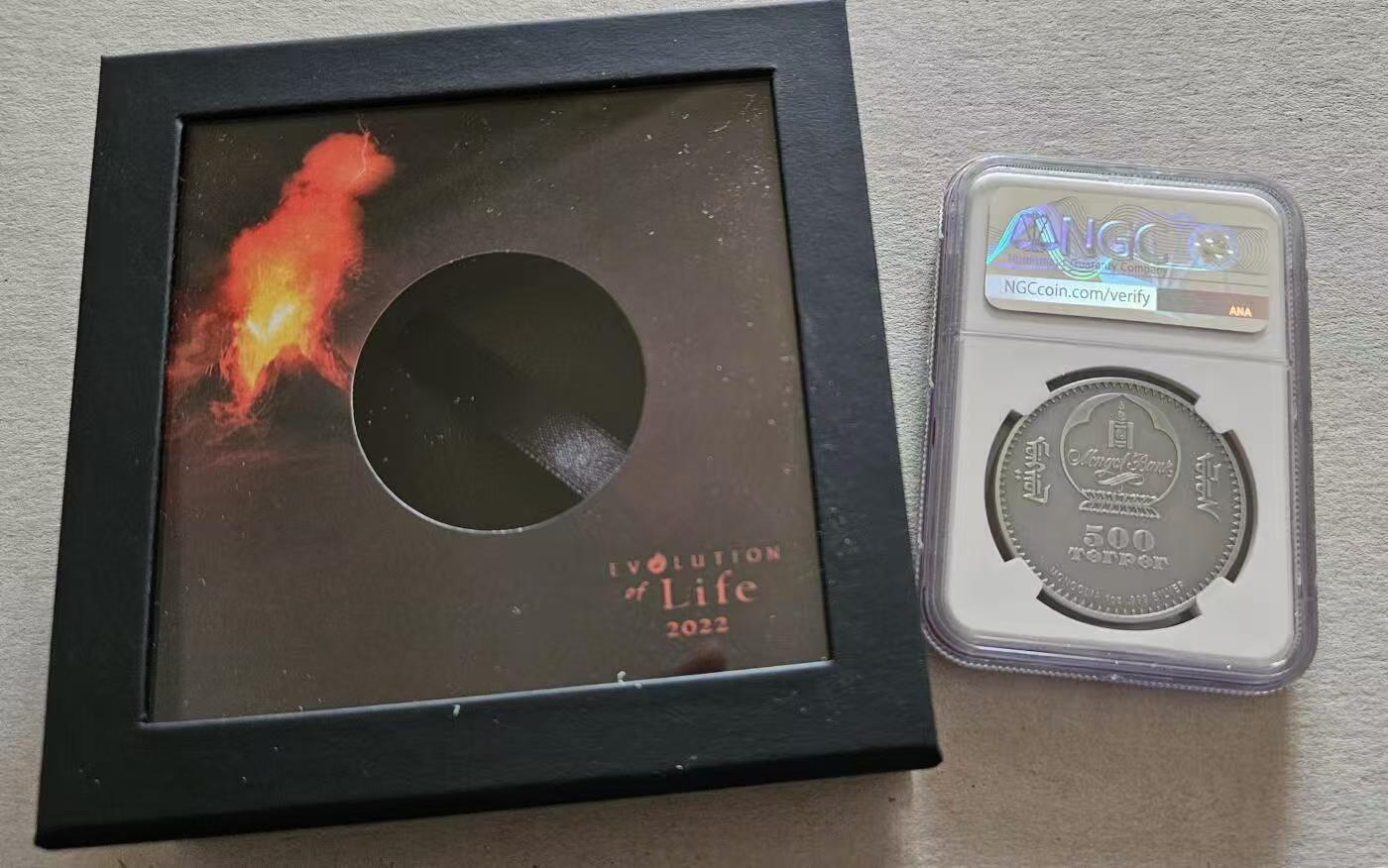 ❤️【币观天下】❤️ 第329期钱币拍卖- 2025.10.31周五晚上6点半场-长期征集拍品 NGC蒙古2022年生命进化合弓纲动物仿古镀金银币 999银1盎司，发行999枚，评级币带证书包装。