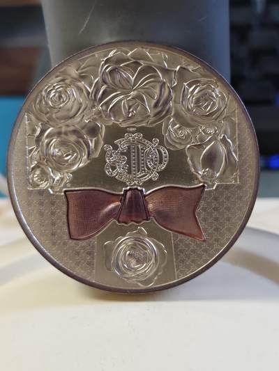 第180期拍卖【长期征集拍品】【北京币展专场】 - 法国2021年法兰西瑰宝系列迪奥105克镀金纪念银章，950银，发行888枚，有氧化