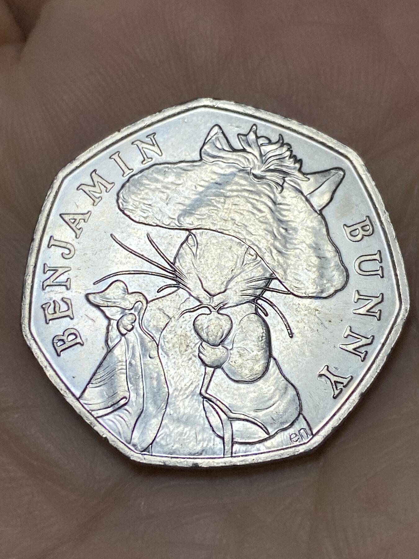 2025年第一百一十九场(总第一百四十五场）外国好品散币(免佣金) 英国🇬🇧2017年50便士(本杰明兔纪念币)