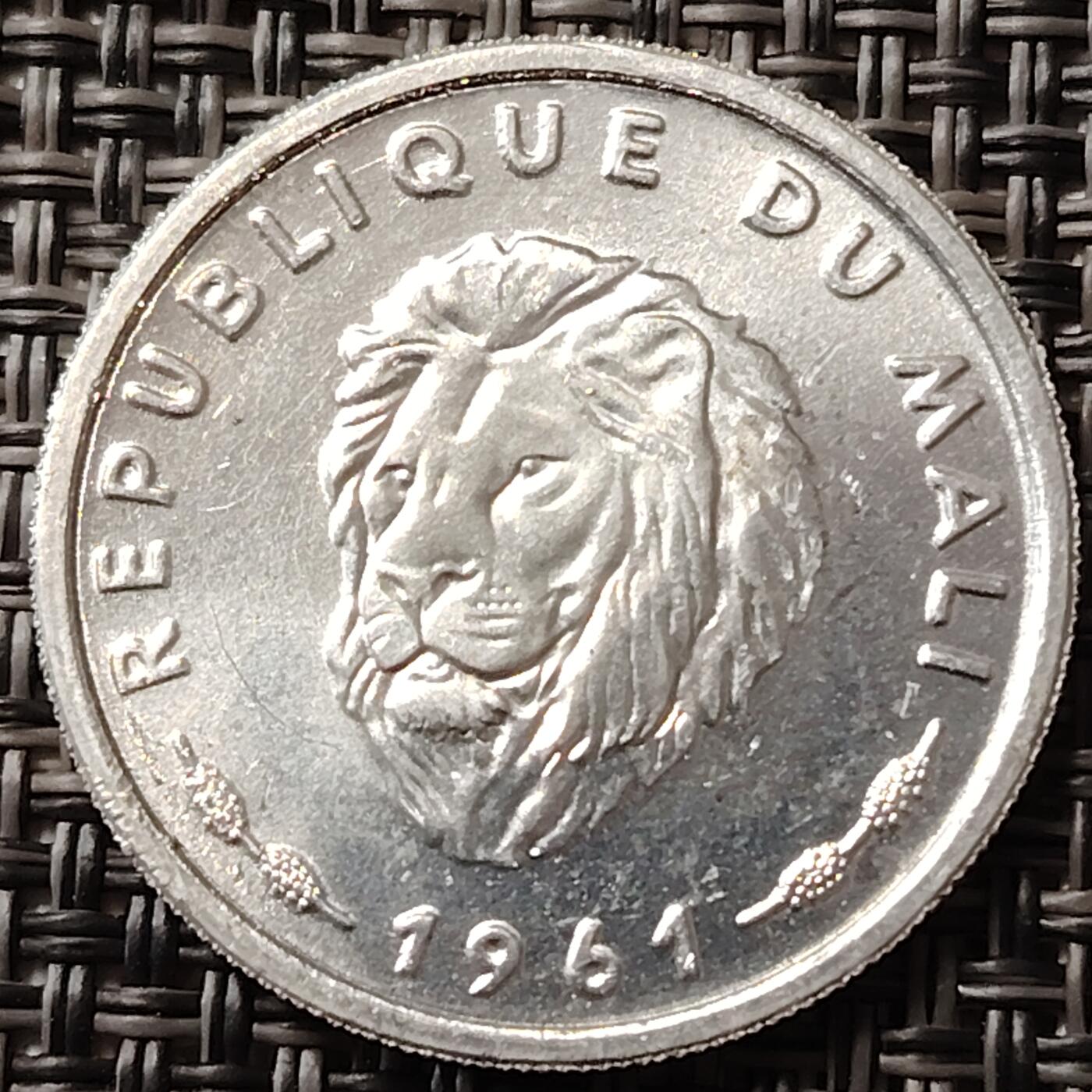 布加迪🐬～世界钱币(上海)🌾第 255 期 /  各国套币和散币 马里🇲🇱 1961年 25法郎铝币 原光好品