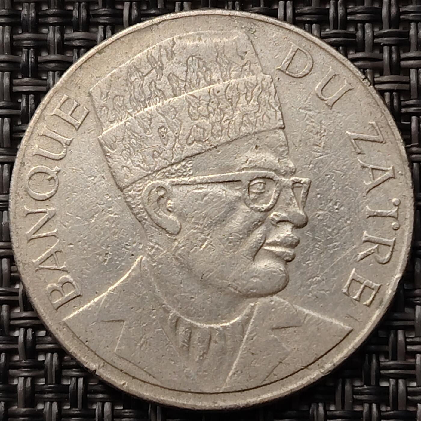 布加迪🐬～世界钱币(上海)🌾第 255 期 /  各国套币和散币 扎伊尔 1976年 20马库塔 31mm