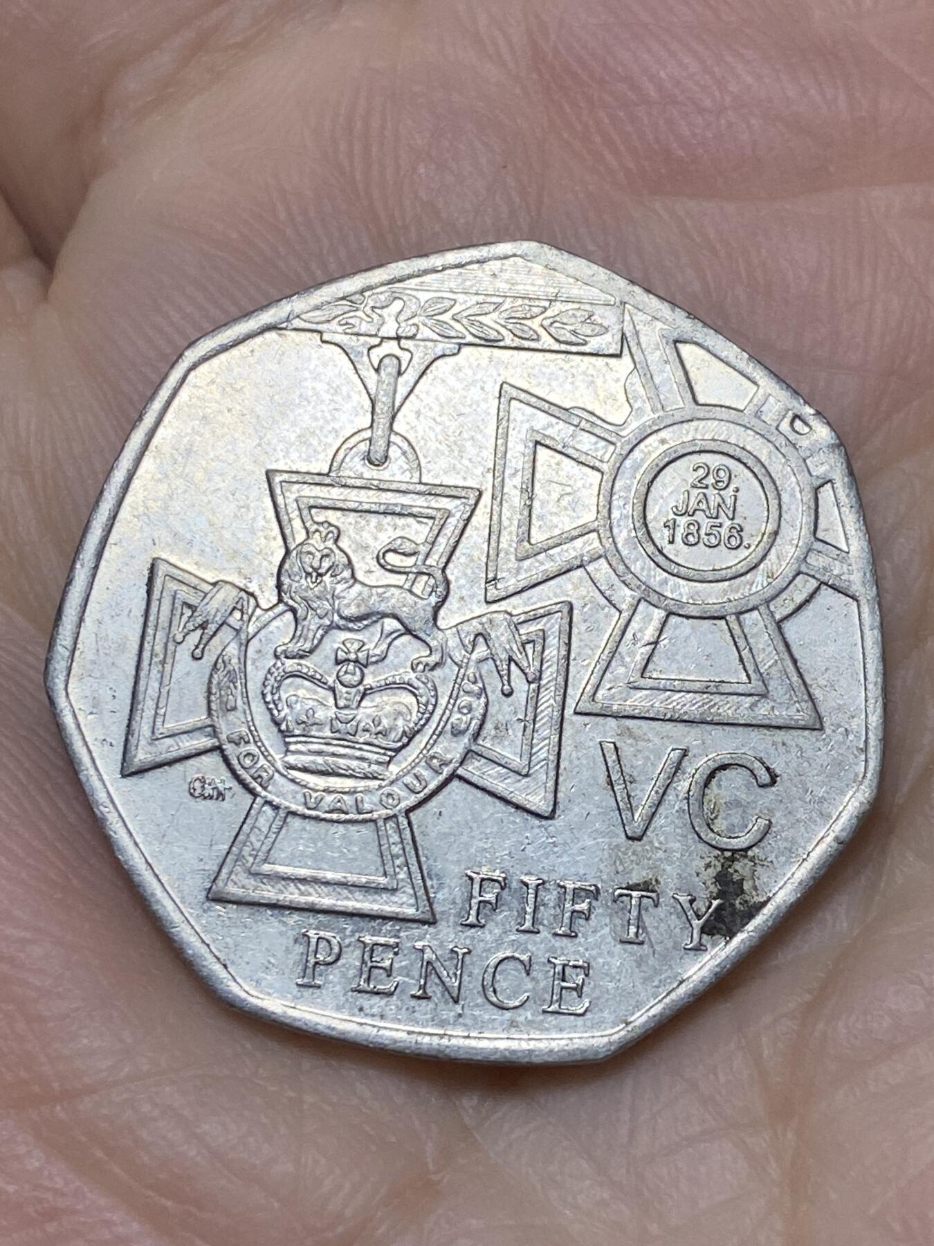 2025年第一百一十九场(总第一百四十五场）外国好品散币(免佣金) 英国🇬🇧2006年50便士(维多利亚十字勋章创立150周年纪念币)